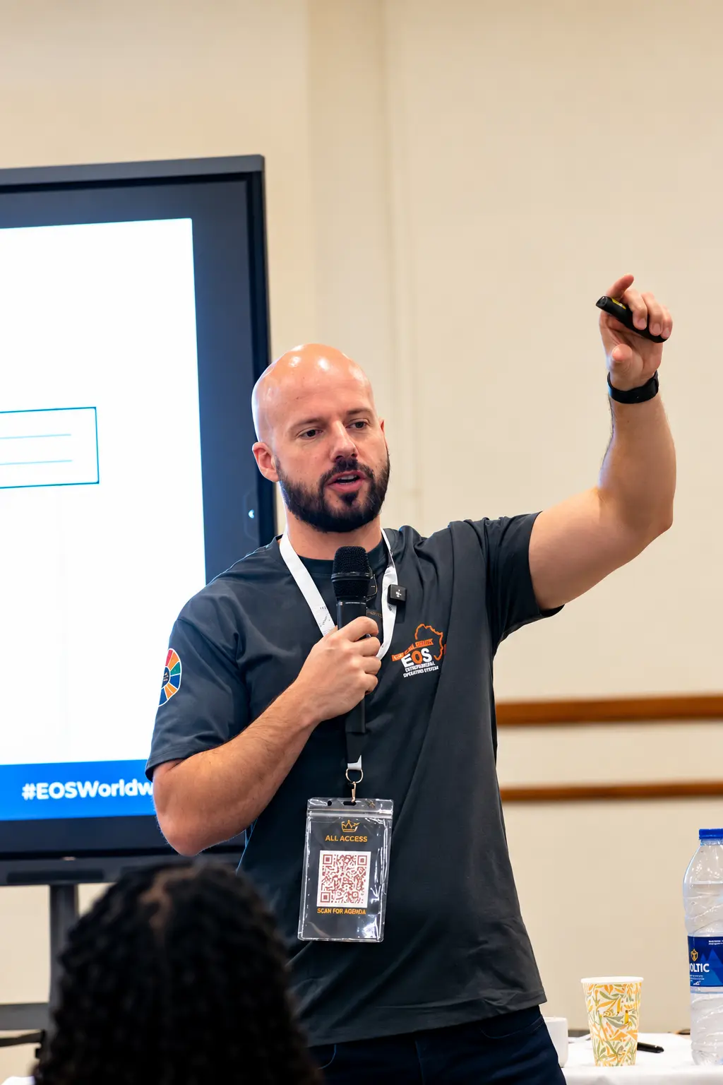 Calvin Smith presenting EOS® to founders during a conference session